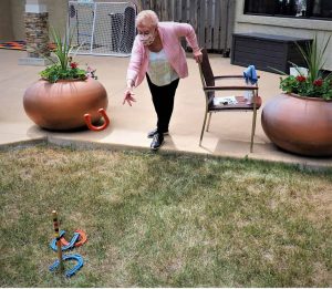 Best End of Summer Activities for Seniors - All Seniors Care throwing a horseshoe